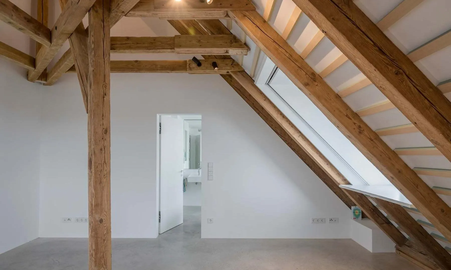 Quiet Meets Elegance In Munichs Center Lejlighed 0*,  Tyskland