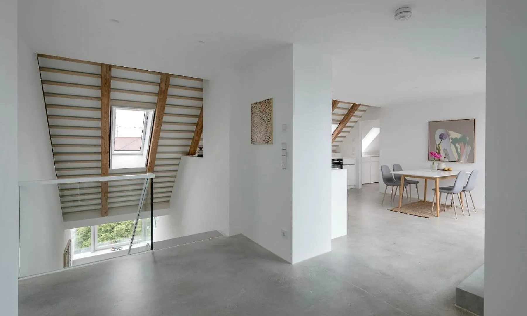 Quiet Meets Elegance In Munichs Center Lejlighed