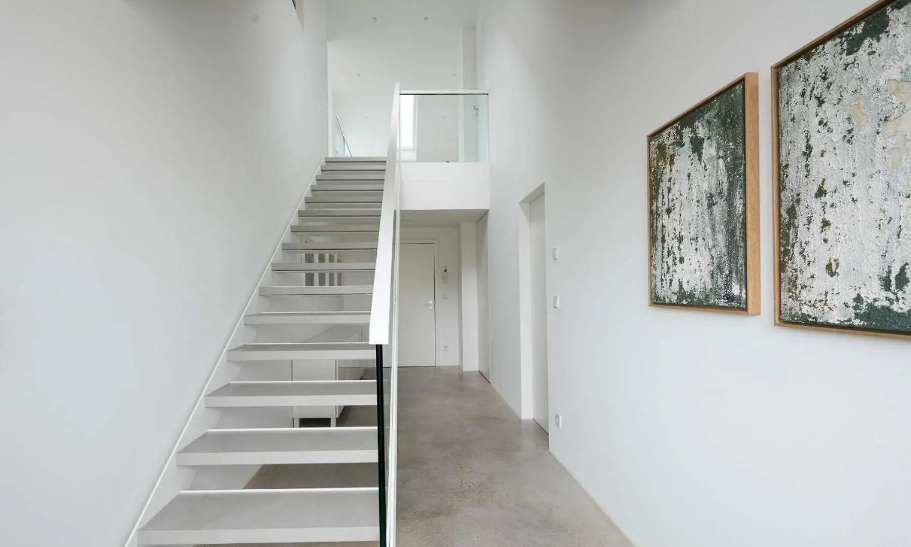 Quiet Meets Elegance In Munichs Center Lejlighed