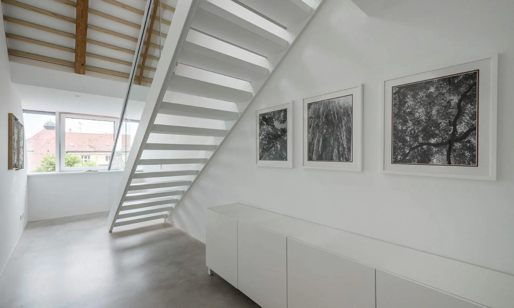 Quiet Meets Elegance In Munichs Center Lejlighed