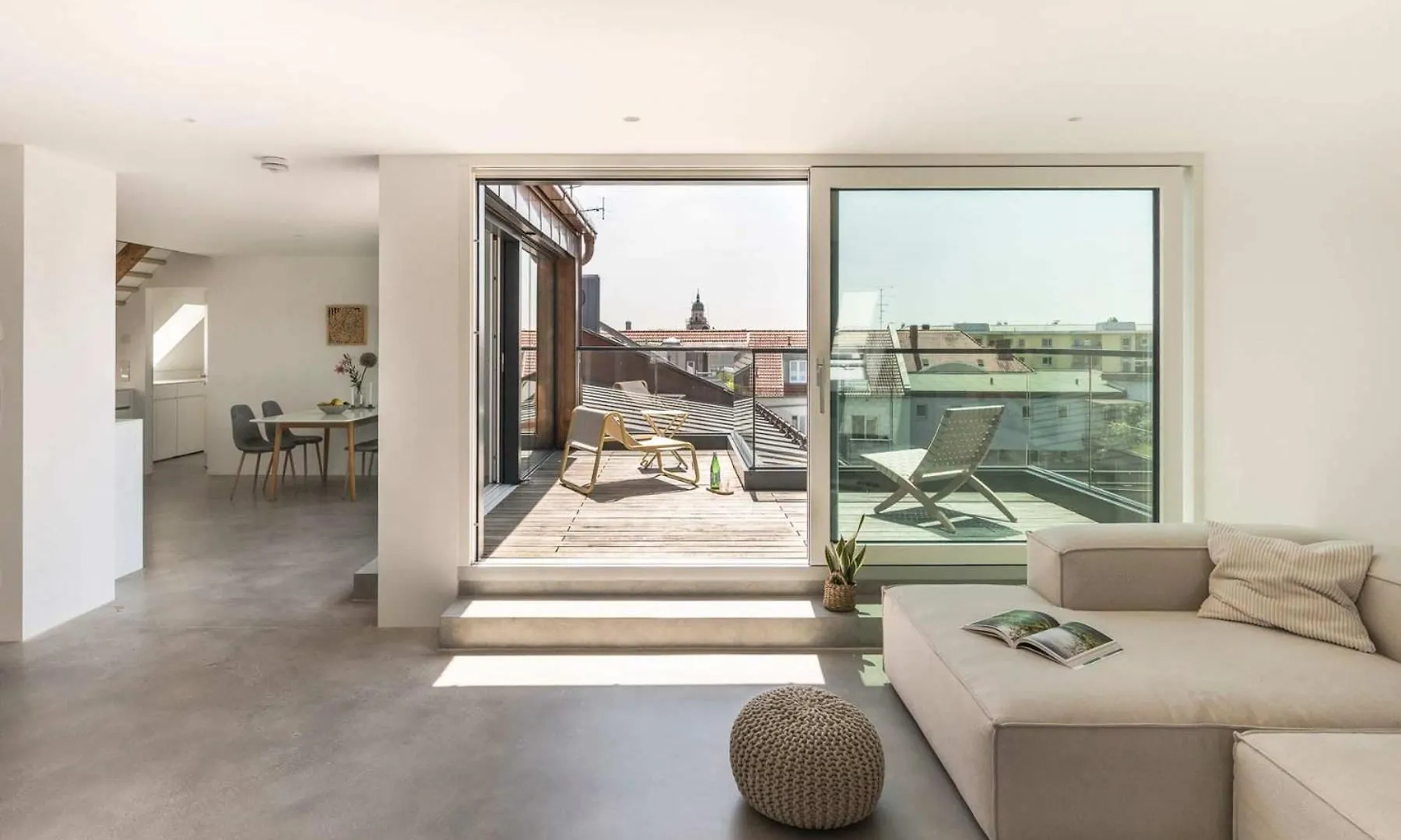 Quiet Meets Elegance In Munichs Center Lejlighed
