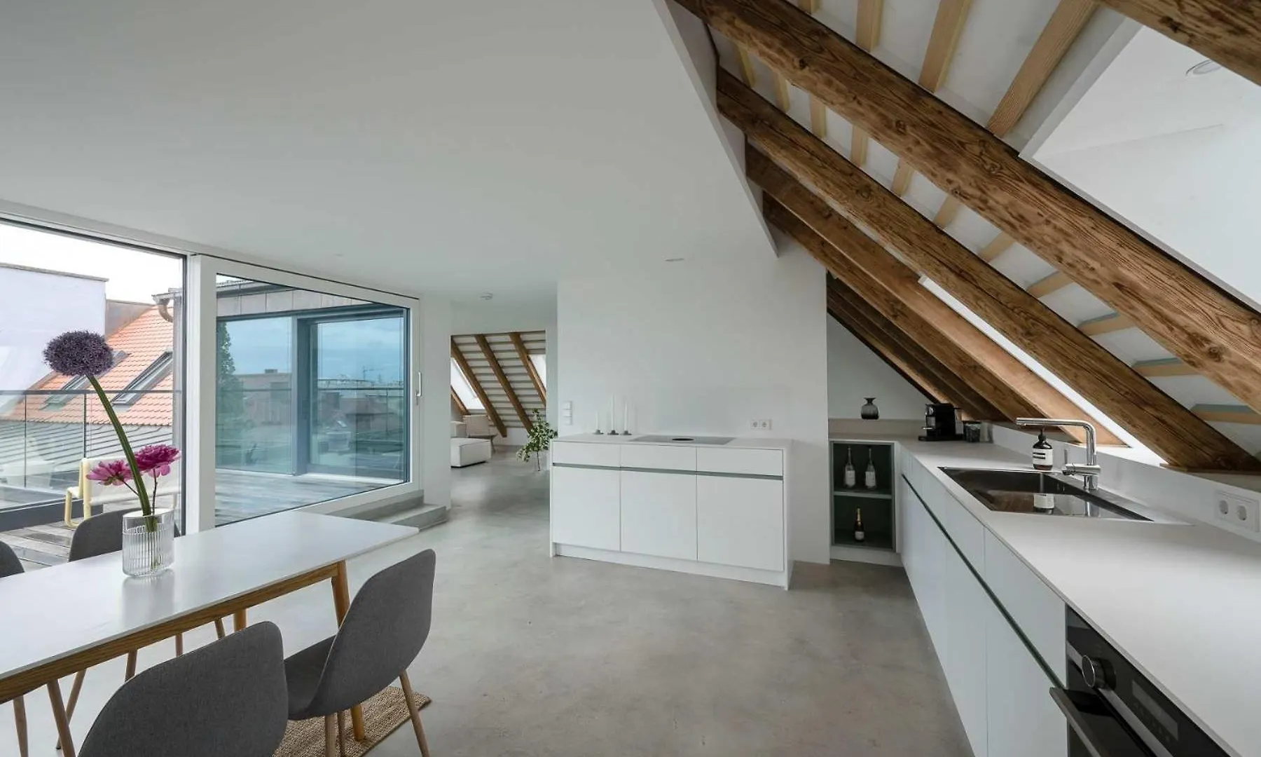 Quiet Meets Elegance In Munichs Center Lejlighed