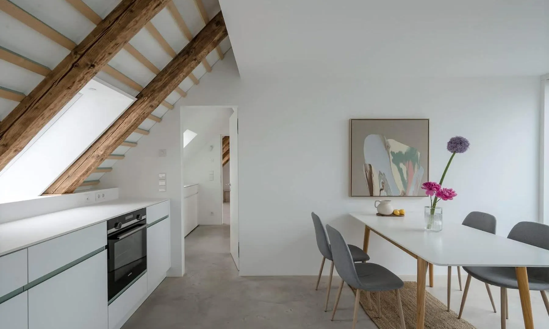 Quiet Meets Elegance In Munichs Center Lejlighed Tyskland